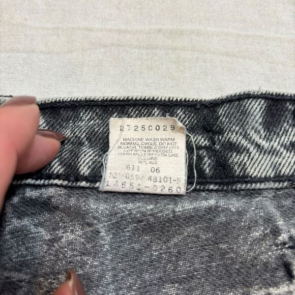 Ladies Vintage (1994) Levi’s 551 Black Wash Cut Off Distressed Short Size 12 - Picture 2 of 12